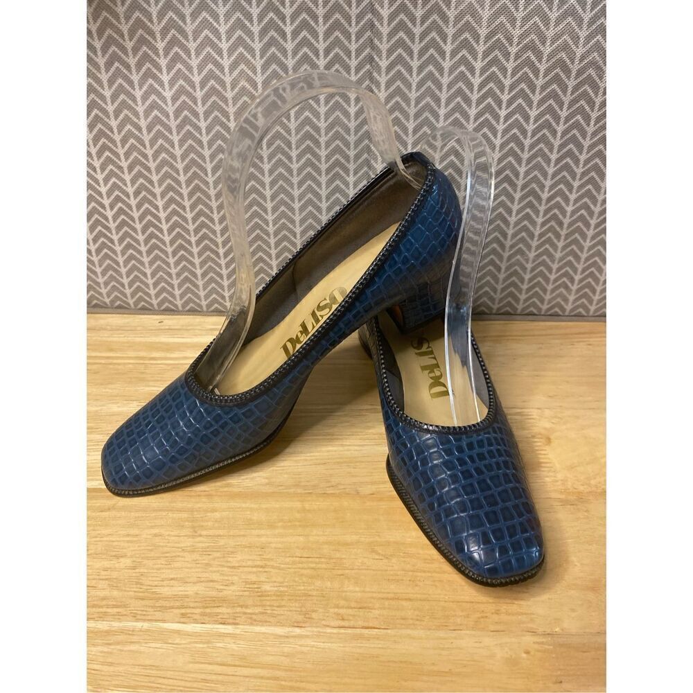 Deliso blue vintage heels